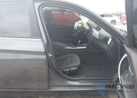 2016 BMW 320I z USA, uszkodzony, nr VIN WBA8A9C56GK615675